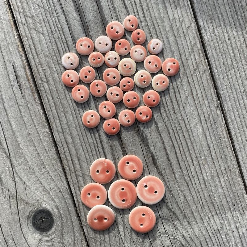 Knapper av keramikk rosa