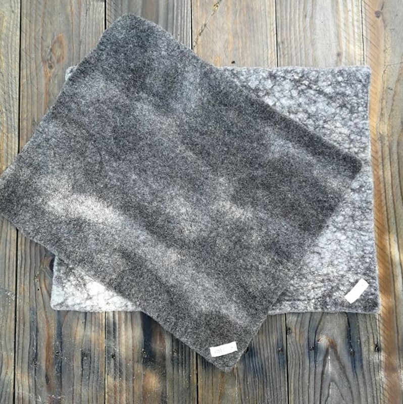 Sitteunderlag - Lys med flor