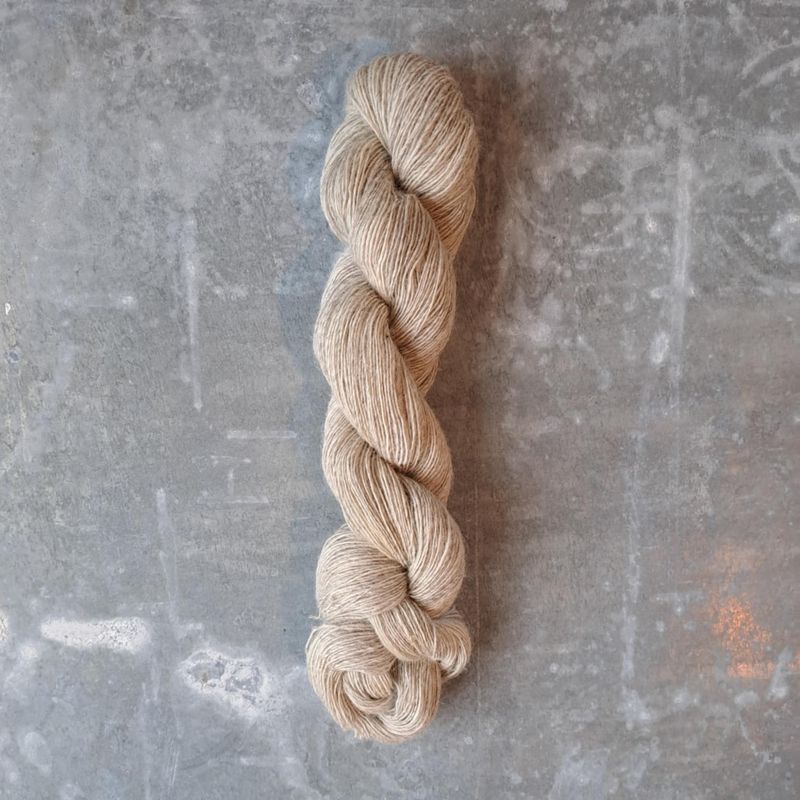 Følgesvenn - Hvitgrå