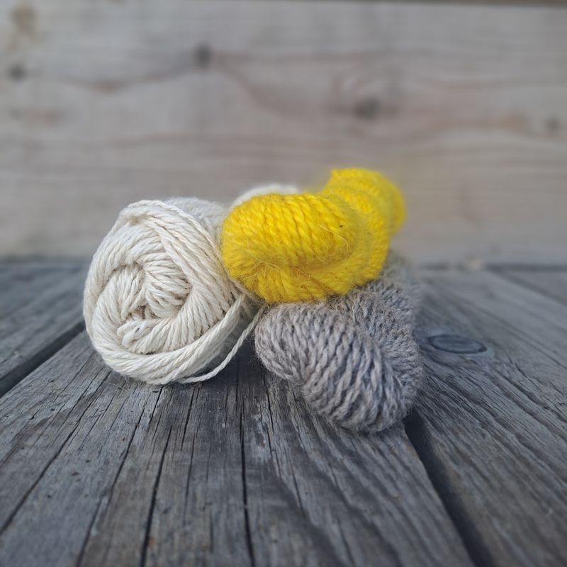 Strikkepakke - Solskinnsvott samojed